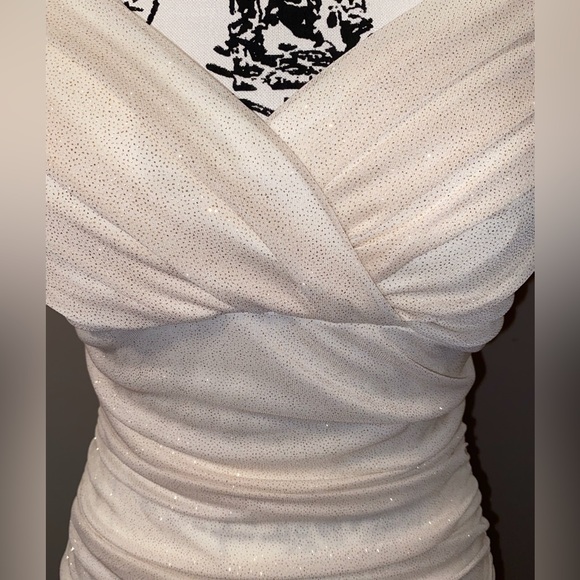 Beautiful off white with flecks of gold dress - Picture 5 of 6